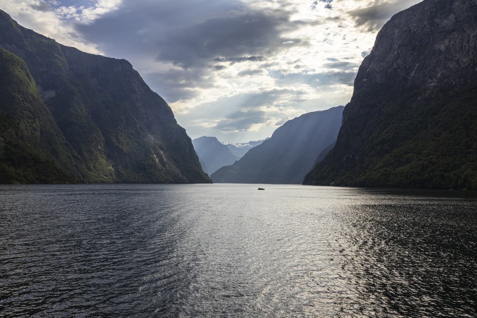 One boat, Nærøyfjord